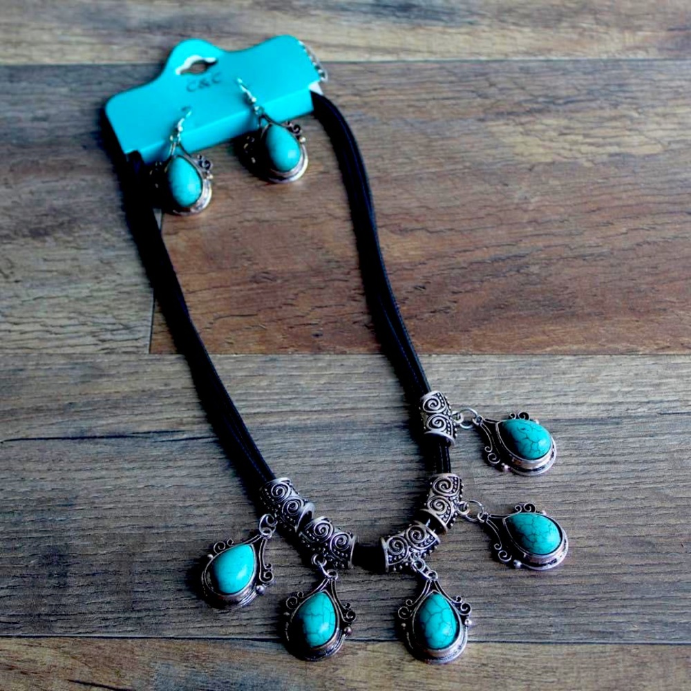 Necklace and Earring set